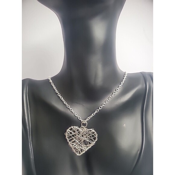 Vintage Silver Tone Chain Necklace Silver Tone Wire Wrapped Heart Pendant - Picture 3 of 11
